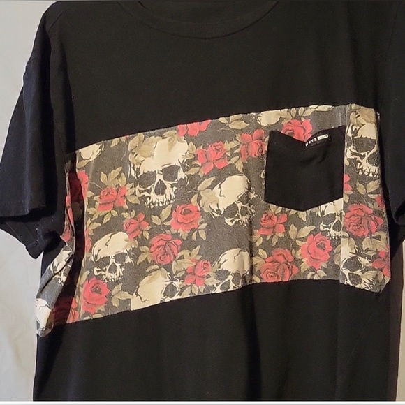WXYZ Skull and Roses Vertical Block Graphic Print Short Sleeve T-Shirt. - Picture 4 of 4